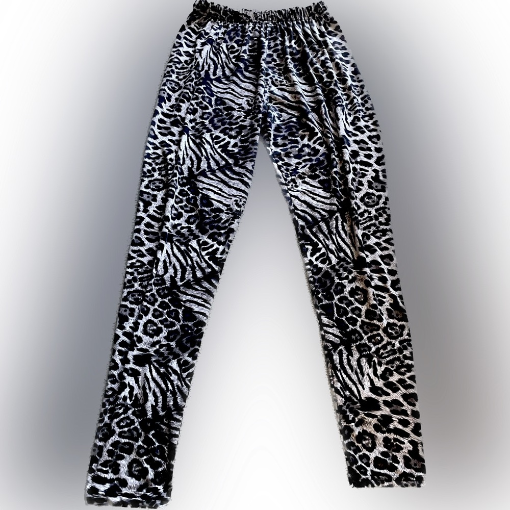 Shosho elastic waist black & grey tiger print. Animal print leggings. Comfy! Lg.